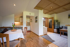 Ferienwohnung_Rofanblick_Wohnzimmer_Kueche